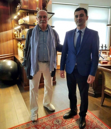 НИКИТА МИХАЛКОВ  ПОДДЕРЖИВАЕТ МОЛОДЕЖНОЕ  ДВИЖЕНИЕ "БУДУЩЕЕ АБХАЗИИ"